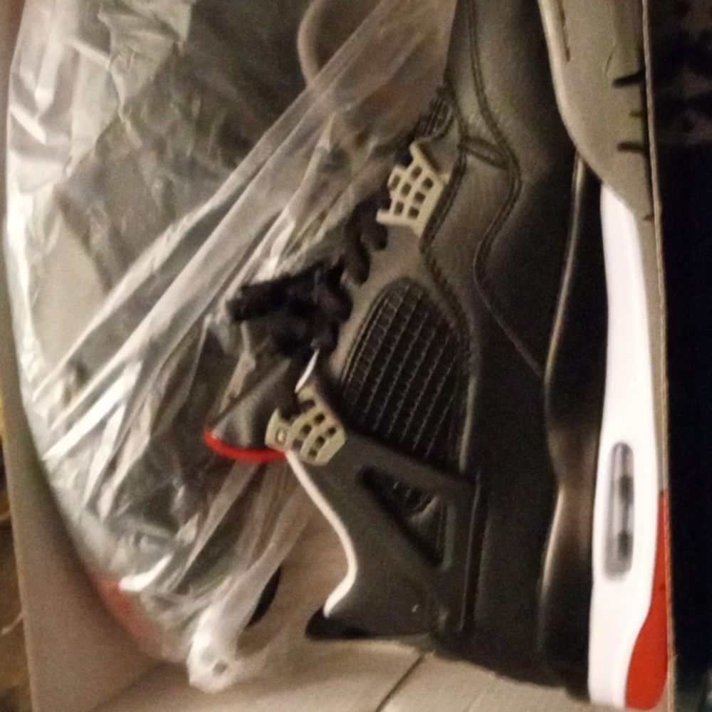 Retro 4s - Picture 1 of 4